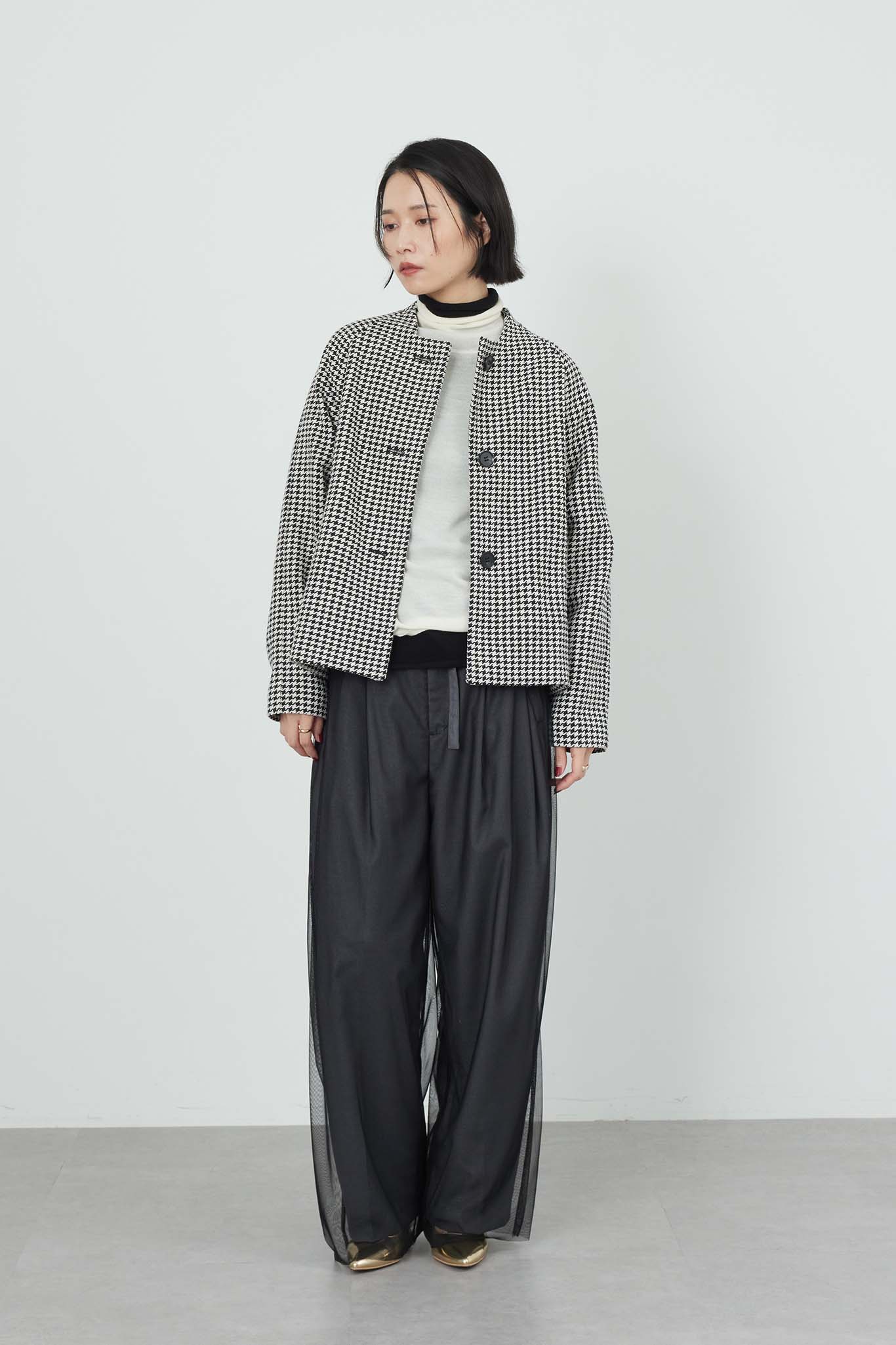 ノーカラーショートコート