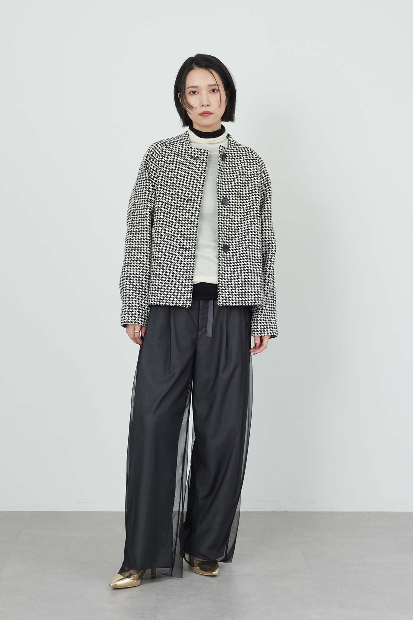 ノーカラーショートコート