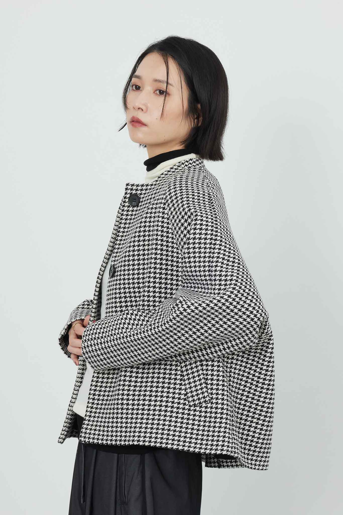 ノーカラーショートコート