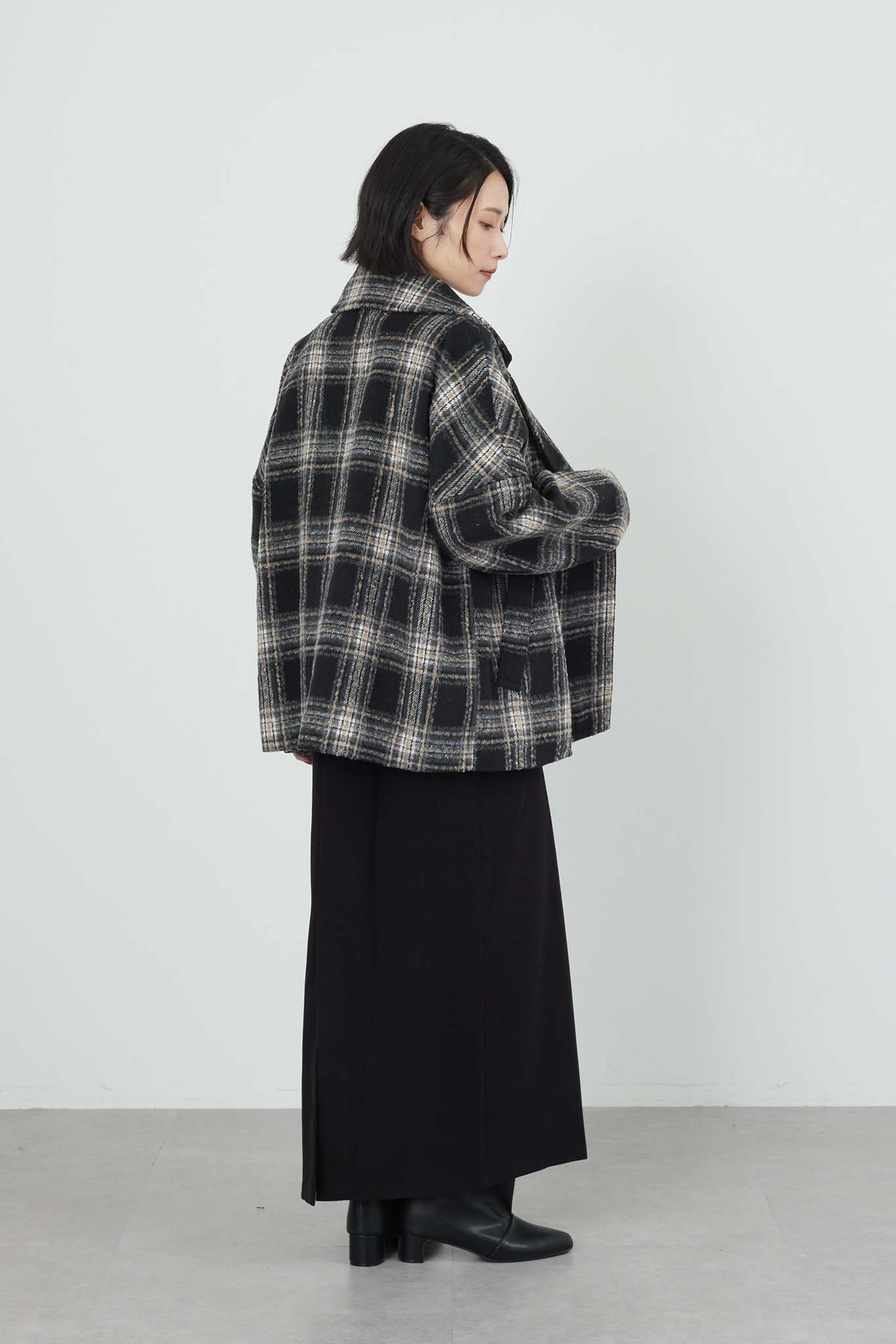 チェックピーコート