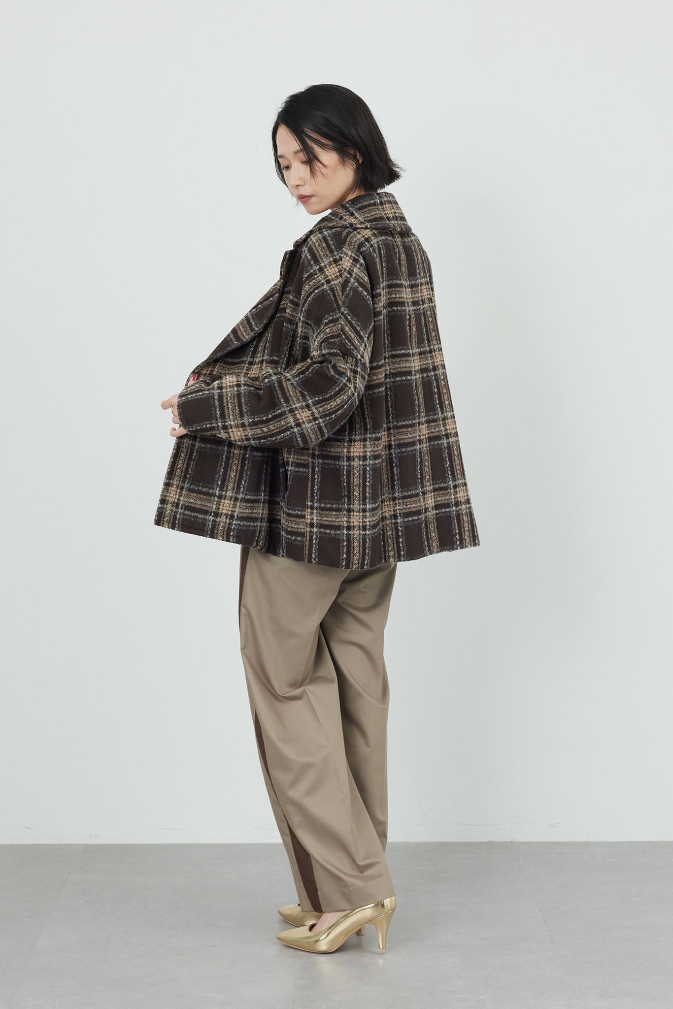 チェックピーコート