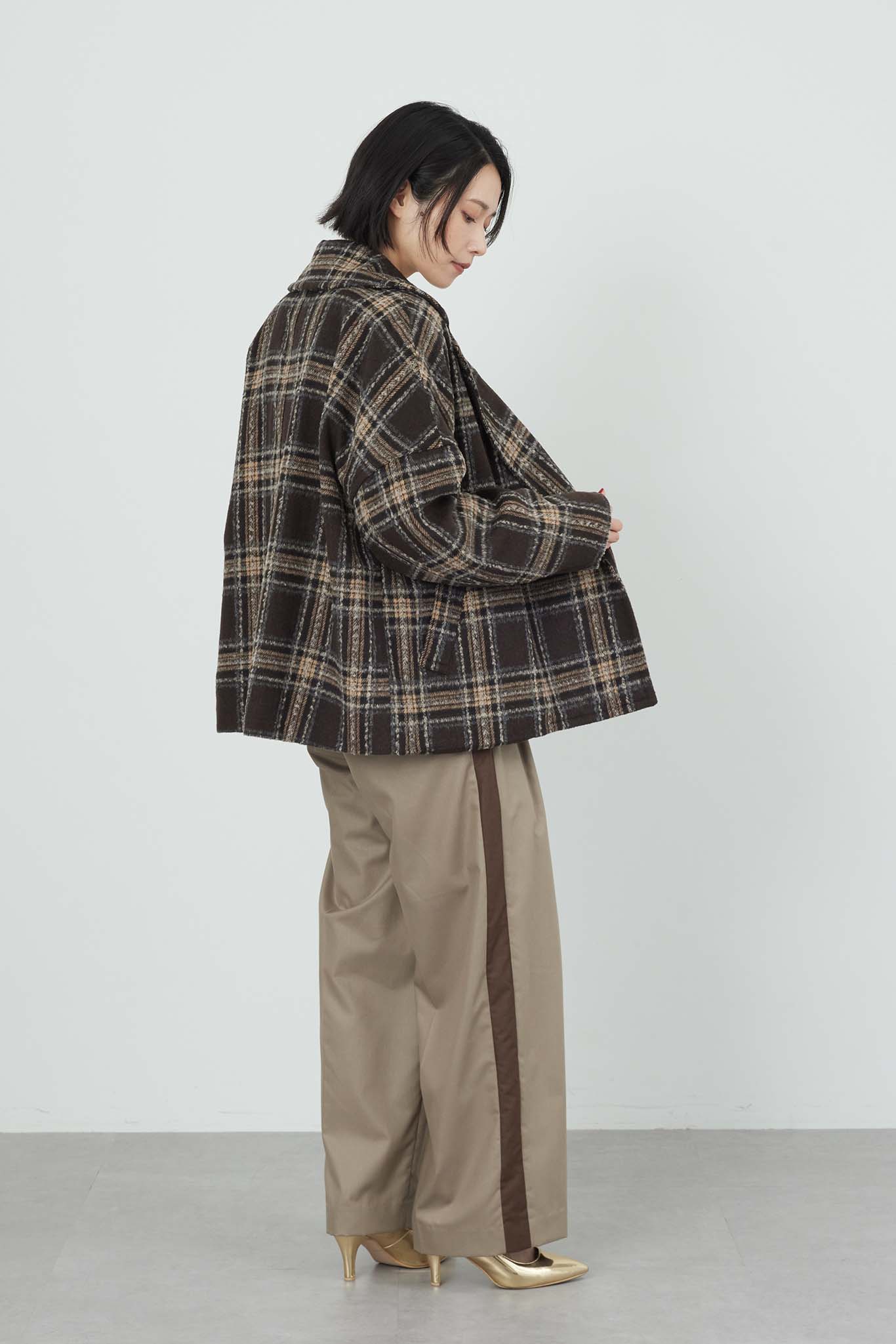 チェックピーコート