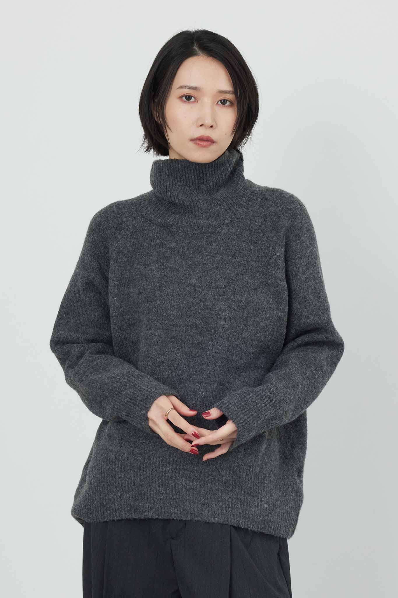 ハイネックモールヤーンニット