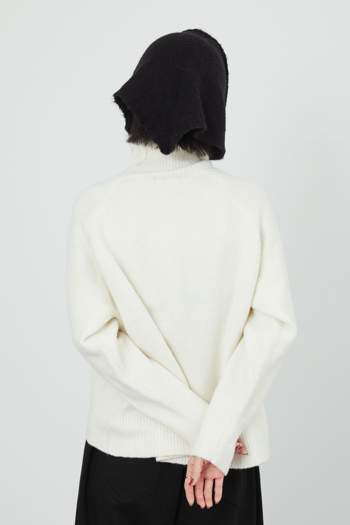 ハイネックモールヤーンニット