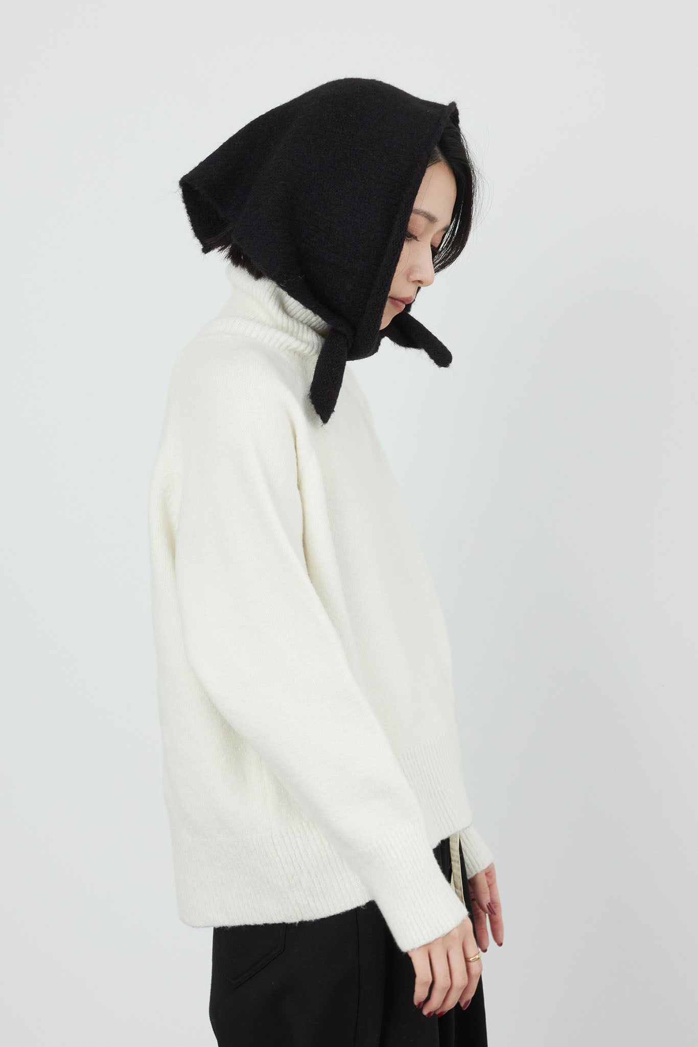 ハイネックモールヤーンニット